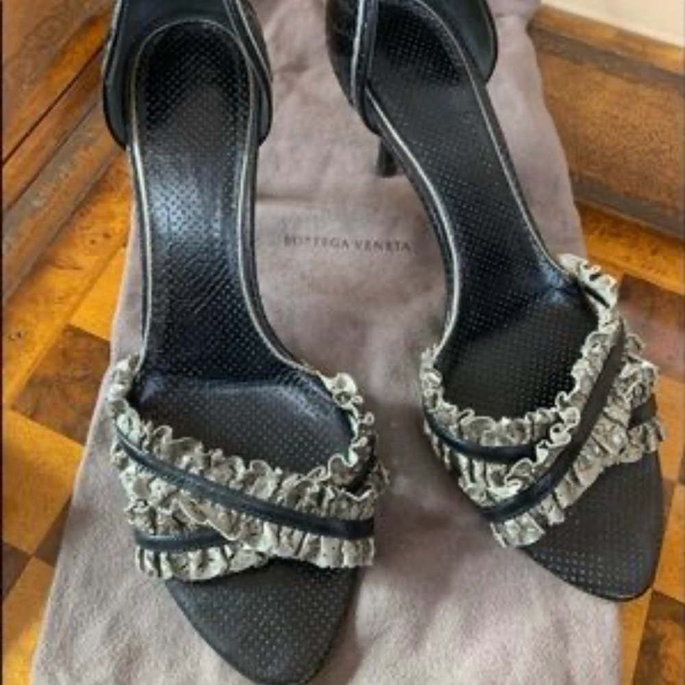 Bottega Veneta Black and Gray Ruffled Heels